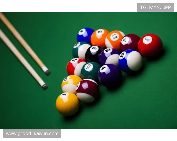 活动周边：运动员签名照与台球器材热销，运动员个性签名